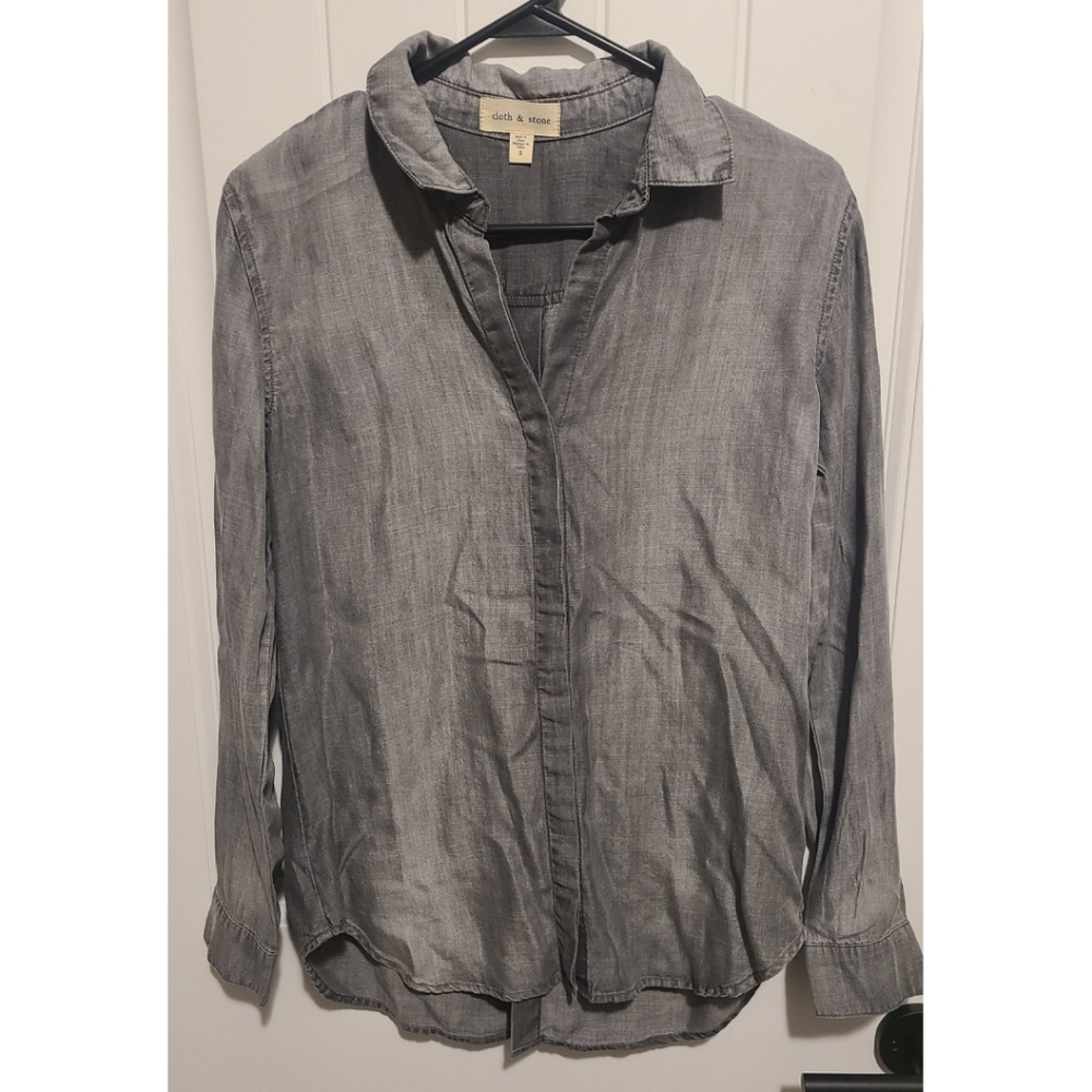 Cloth & Stone gray top lyocell tender back buttons